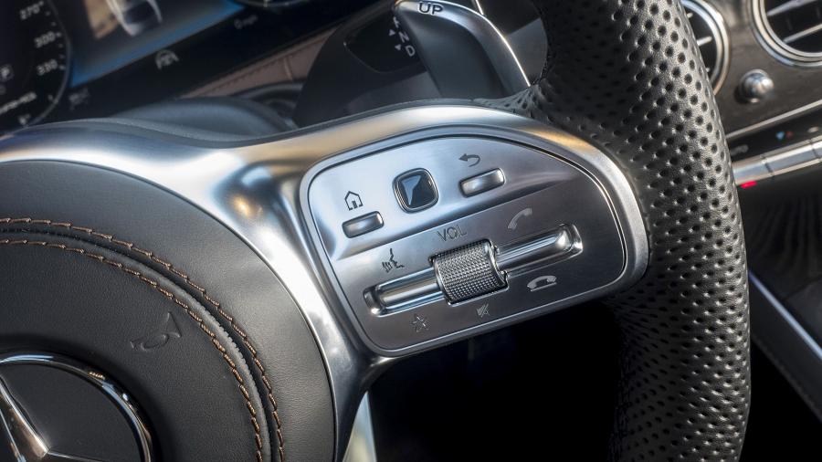 Детали интерьера Mercedes-AMG S63 4Matic+ Lang 2017 года  (WW) (фото 83 из 105)